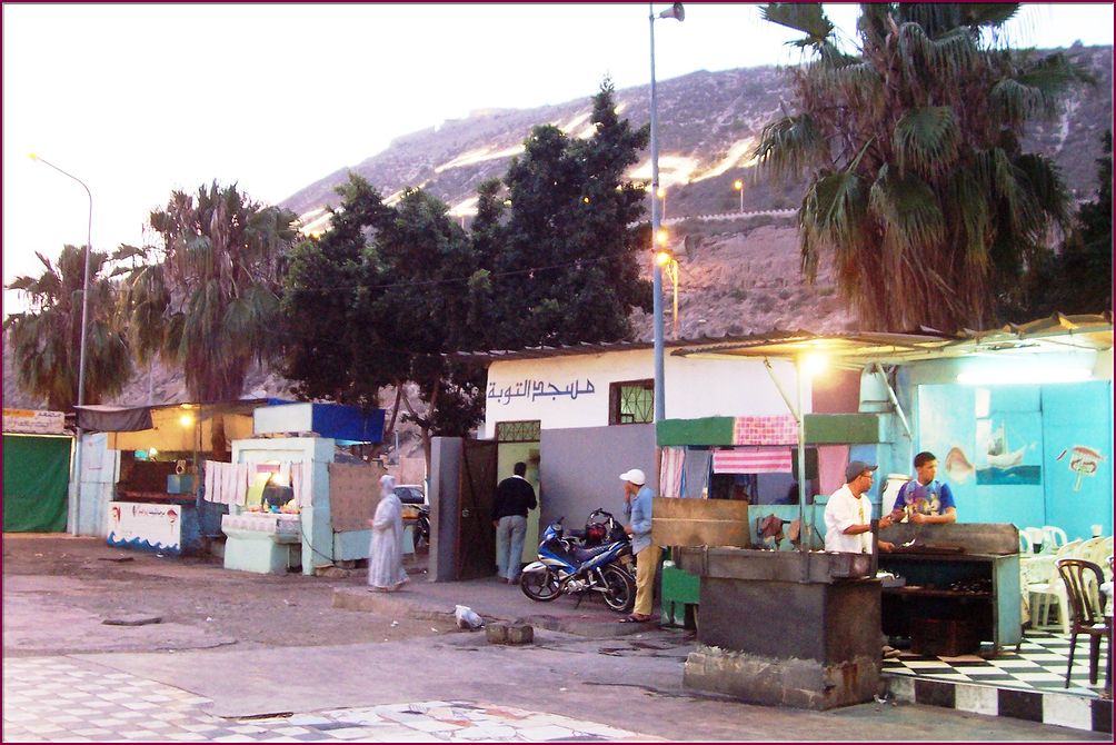21mai12_diner_typique_sur_le_port (1).JPG