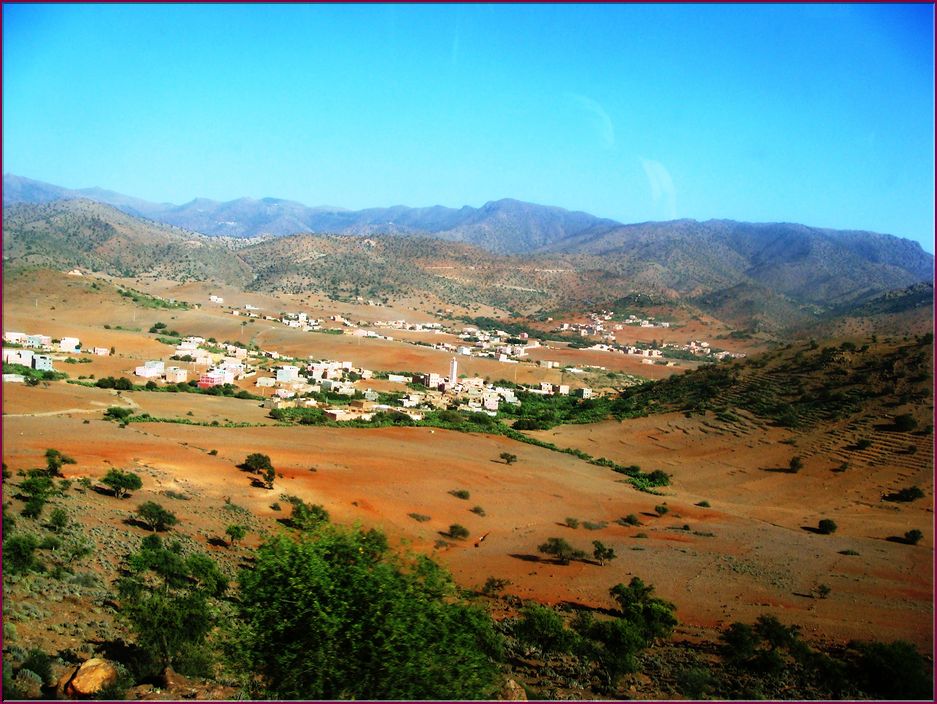 22mai12_sur_la_route_via_Kerdous (1).JPG