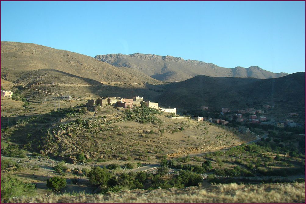 22mai12_sur_la_route_via_Kerdous (3).JPG