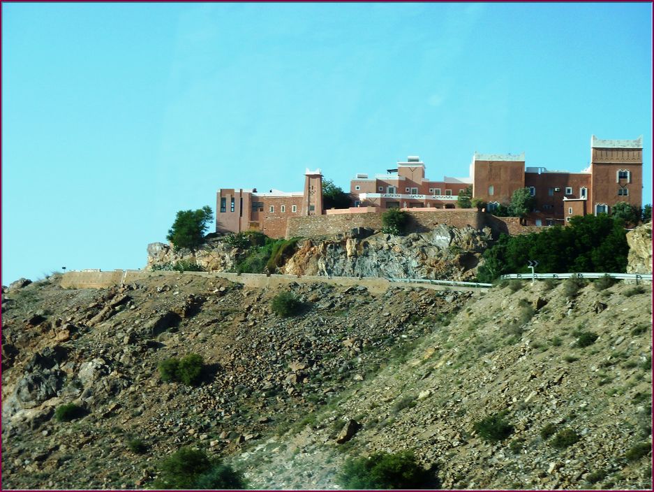 22mai12_sur_la_route_via_Kerdous (10).JPG